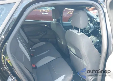 2017 Ford Focus St z USA, uszkodzony, nr VIN 1FADP3L94HL241245